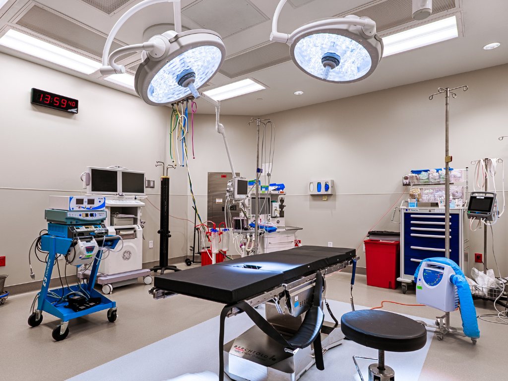 Completed operating room built by Boatman Construction
